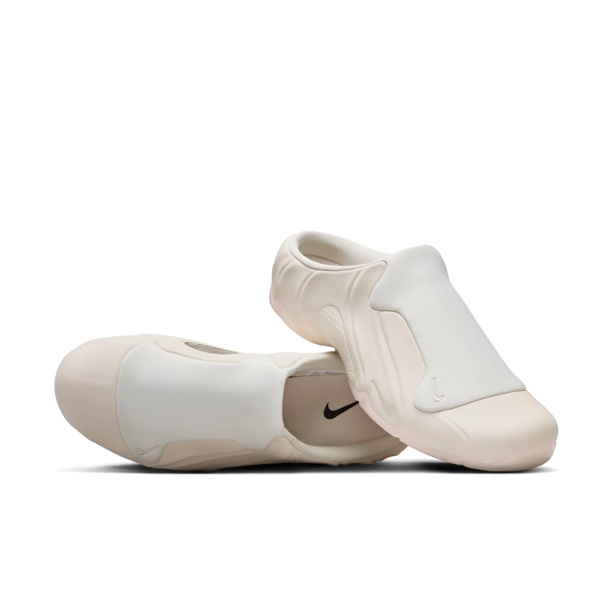 Versatile Nike Men's Clogposite Sneakers Green