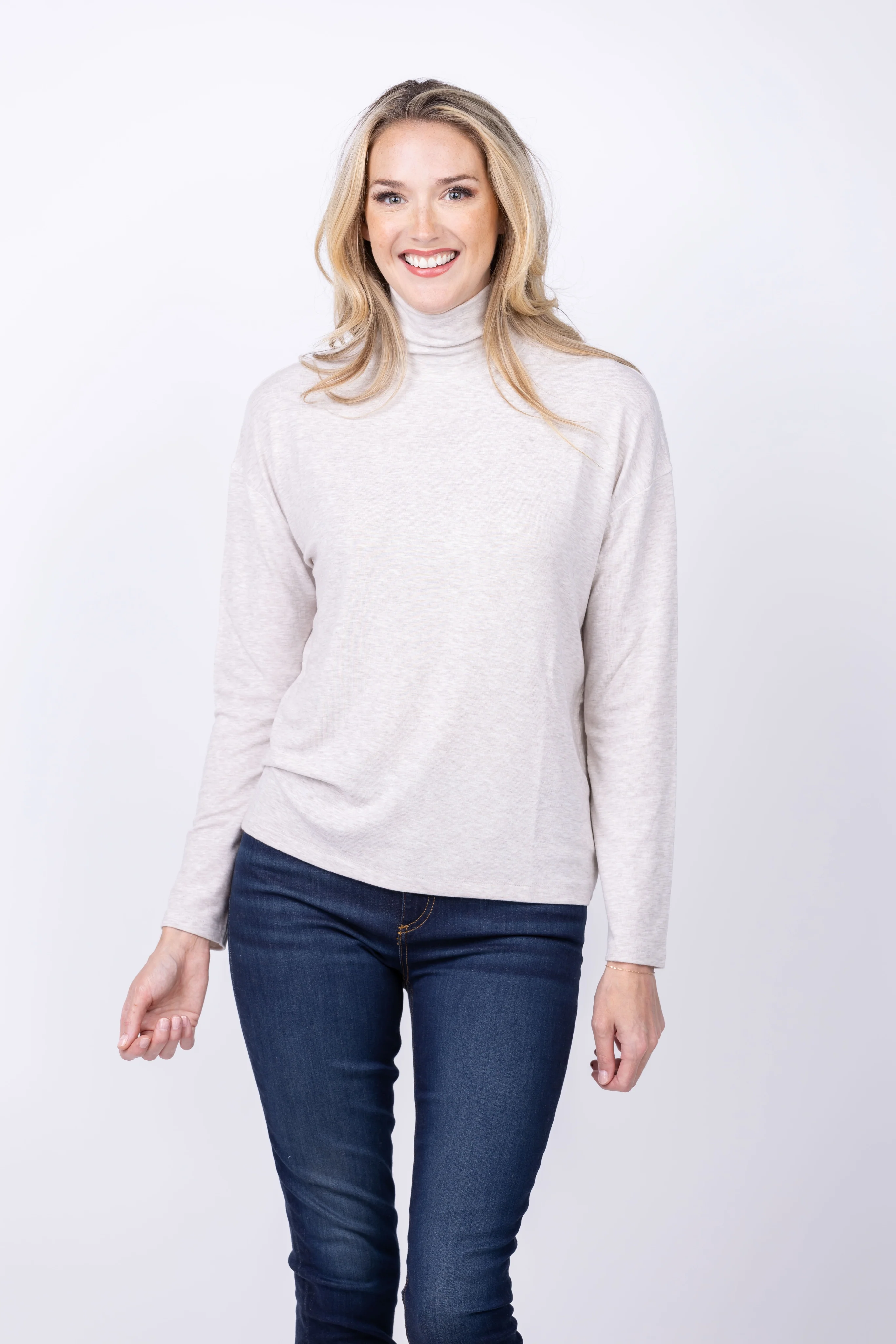 Organic Vince Relaxed Long Sleeve Turtleneck in Heather Ceramic High-End