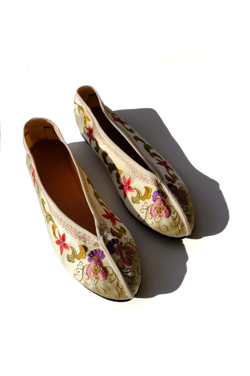 Advanced embroidered theater shoes - cream Luxury