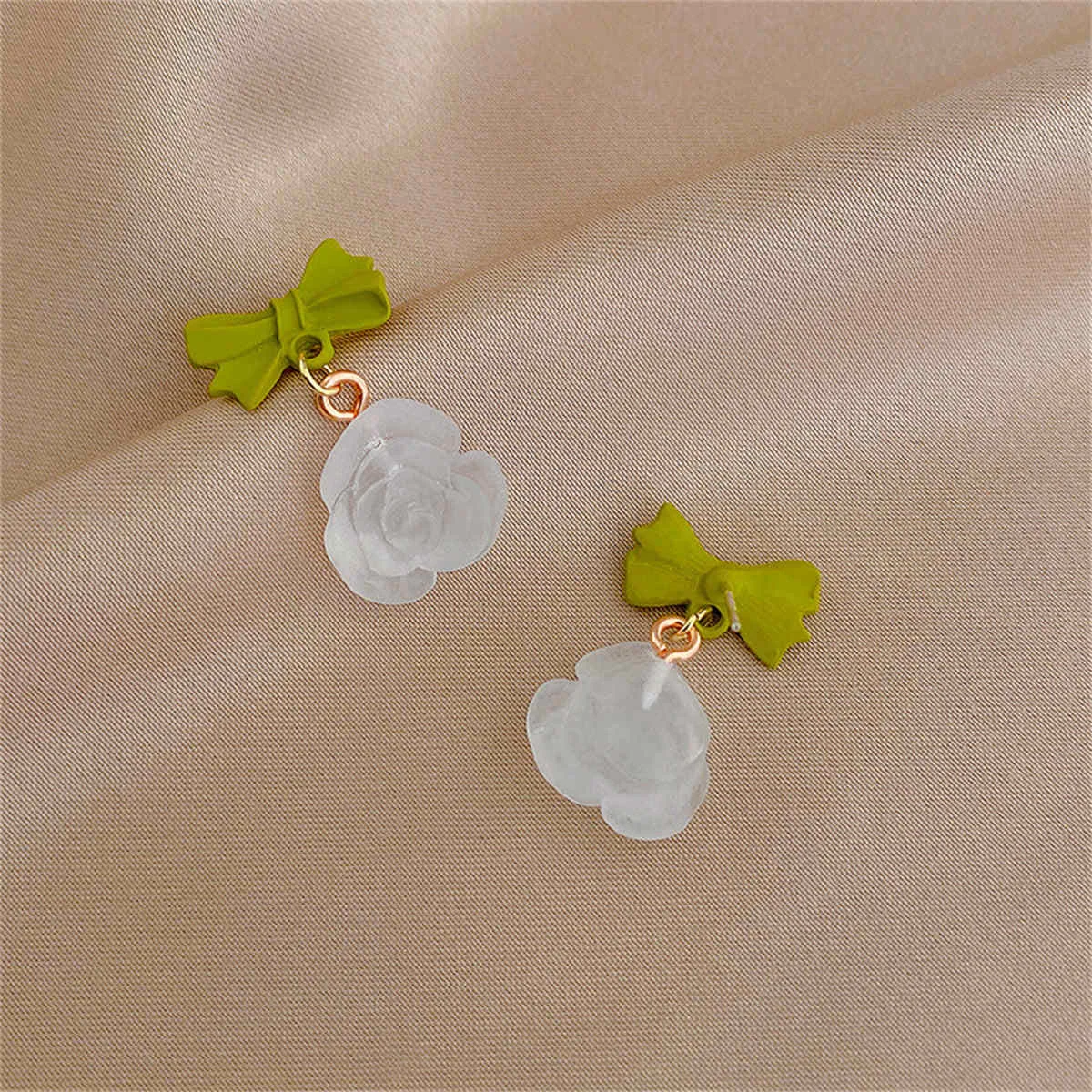 Versatile Green Translucent Bow Rose Drop Earrings Excellent