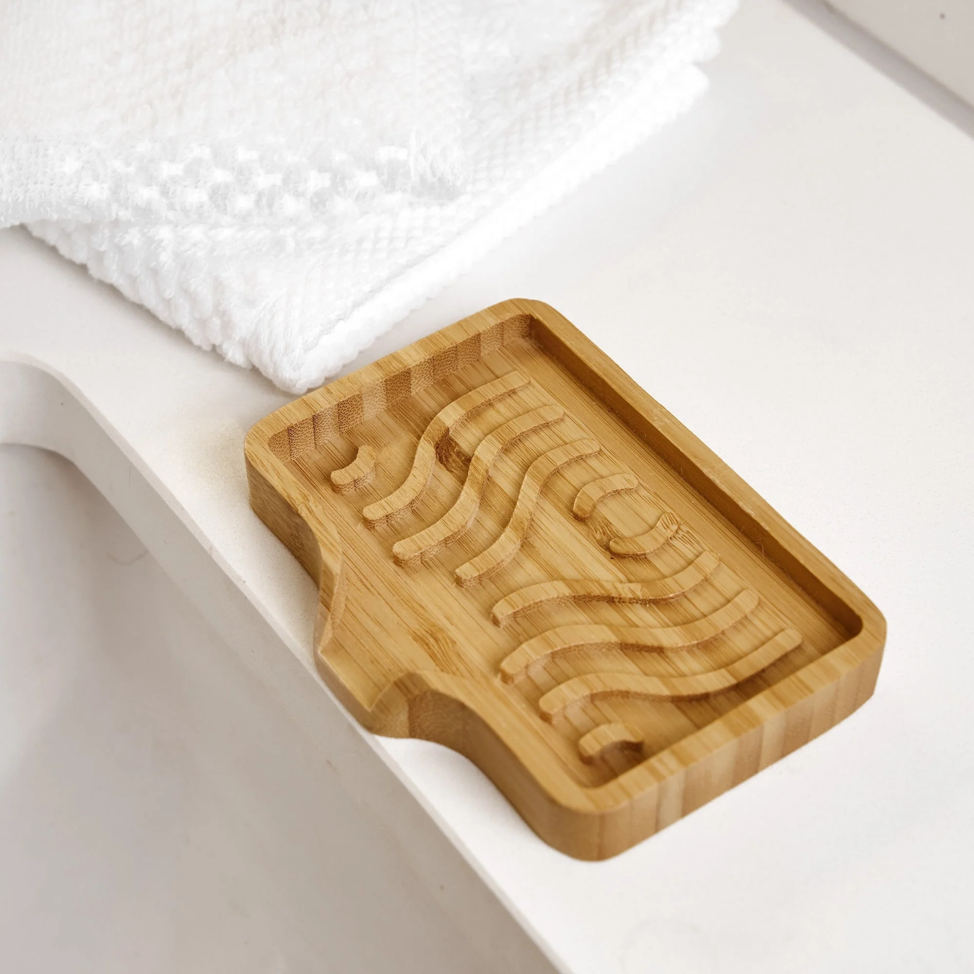 Trendy Bamboo Soap Lift Wavy Durable