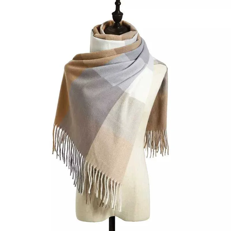 Sophisticated Cosy Plaid Scarf With Tassels in Beige Sand Modern