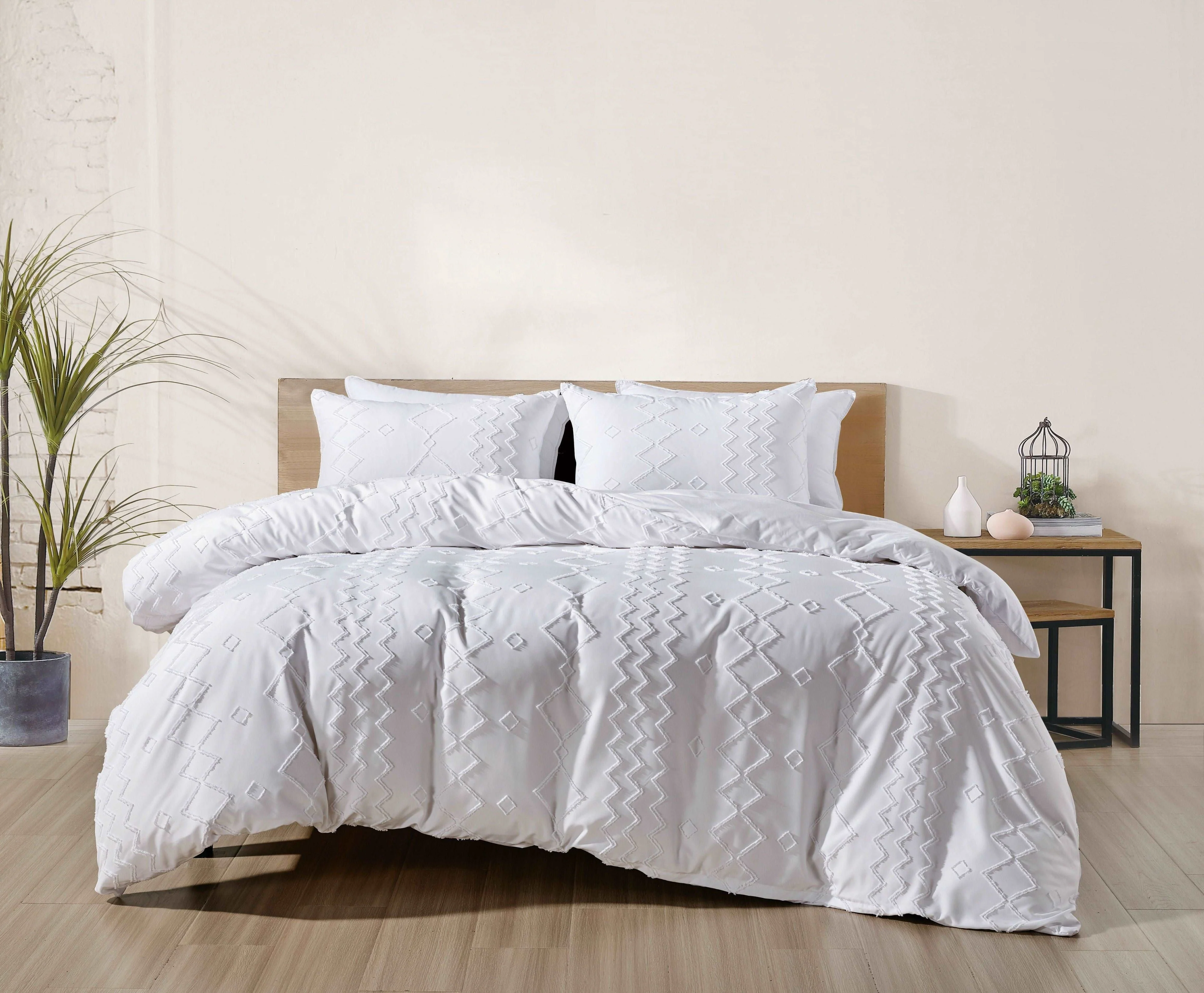 Top-Quality Bibb Home 2000 Count Tufted Duvet Cover 3-Piece Official