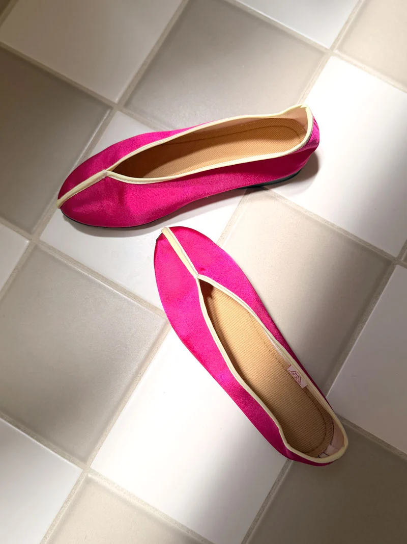 Selected theater shoes - magenta with cream trim Breathable