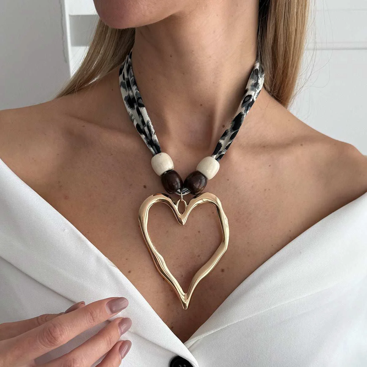 Verified Polyster White Wood Goldtone Open Heart Pendant Necklace Original Design