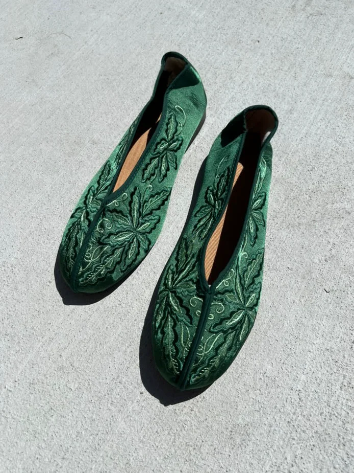 Long-Lasting embroidered theater shoes - green monotone High-Performance
