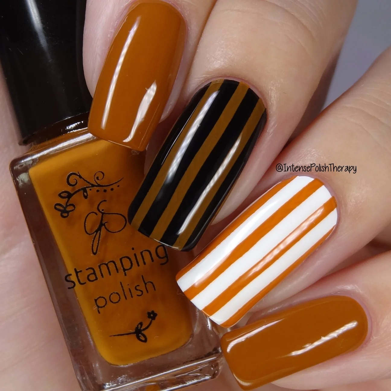 Efficient Generously pigmented stamping polish 5 ml or 0.17 oz. size 10 ml or 0.35 oz size Brush applicator 5 ingredients Stylish