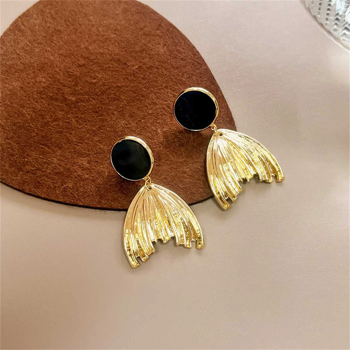 Breathable Black Enamel Goldtone Fish Tail Drop Earrings High-Grade