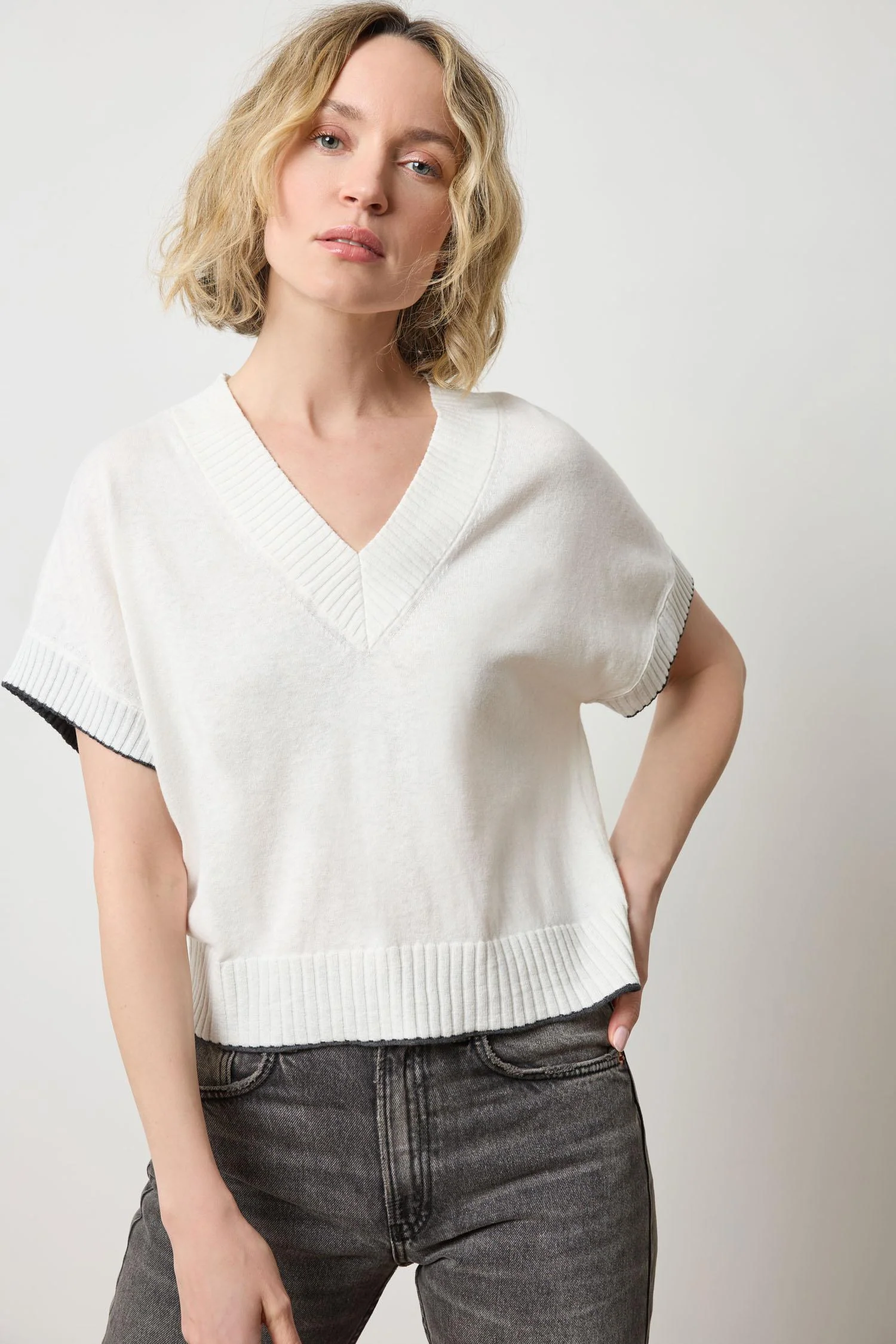 Traditional Lilla P Short Sleeve V-Neck Pullover Sweater in Pearl Durable