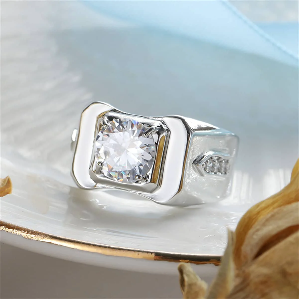 High-Quality Crystal Cubic Zirconia Round-Cut Square Illusion Ring Lightweight