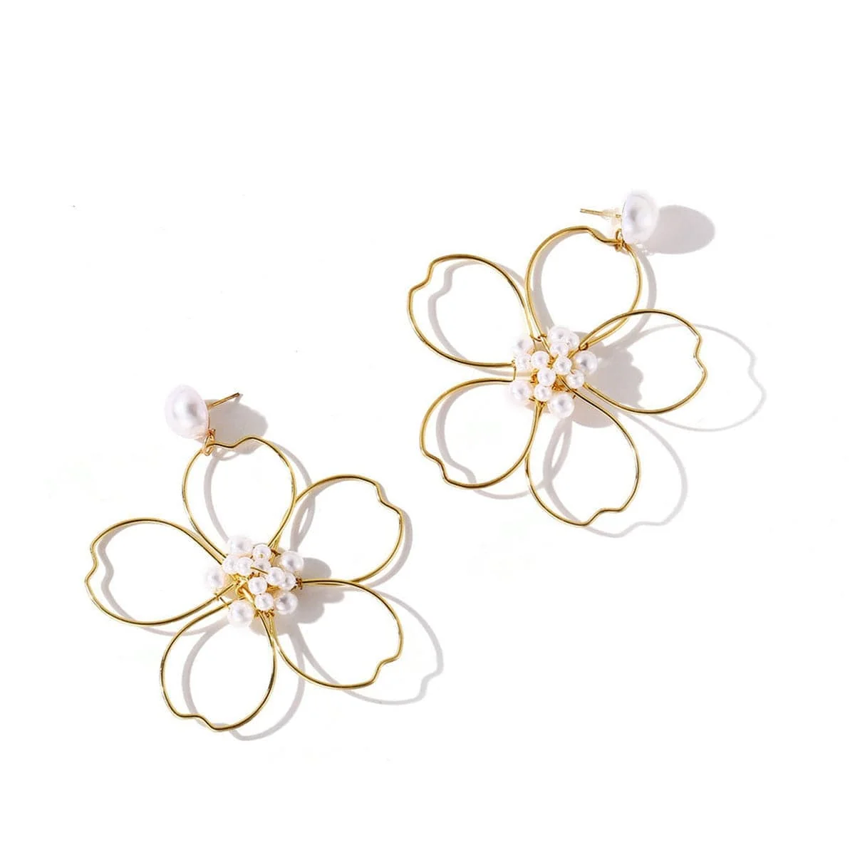 World-Class Pearl Goldtone Flower Drop Earring Luxury