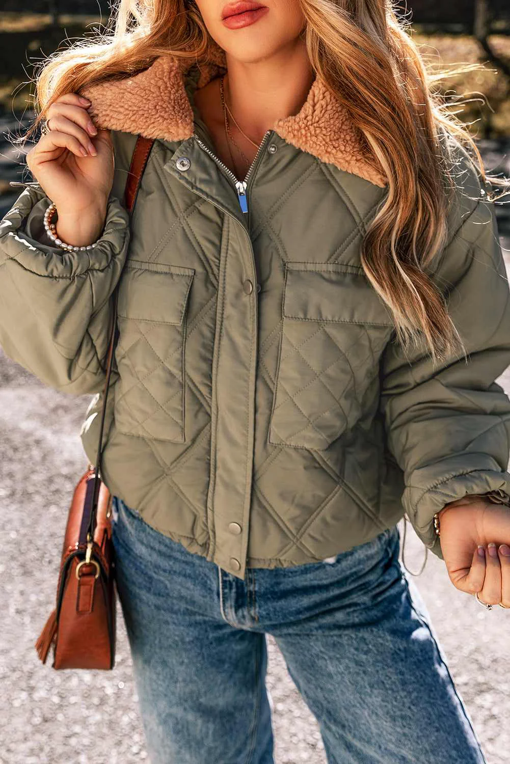 High-Quality Threaded Pear Teddy Collar Flap Pockets Quilted Puffer Jacket Outstanding