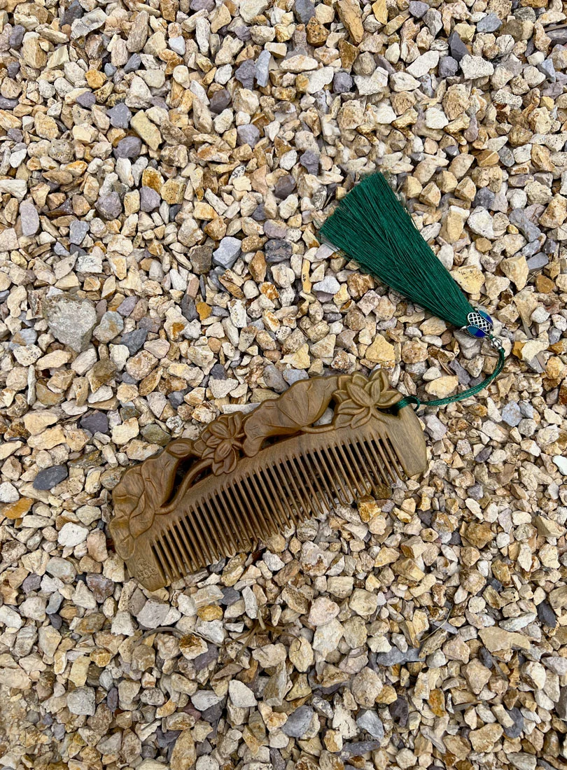 Next-Generation comb - water lily Premium Material