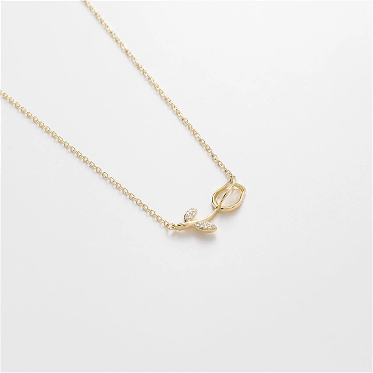 Verified Cat's Eye Cubic Zirconia Rose Pendant Necklace Prestigious
