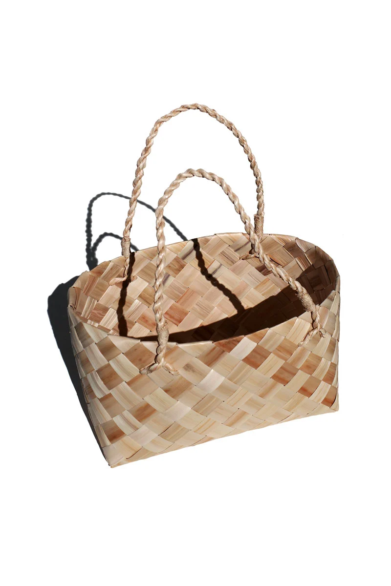 Verified shell ginger woven basket - large Contemporary