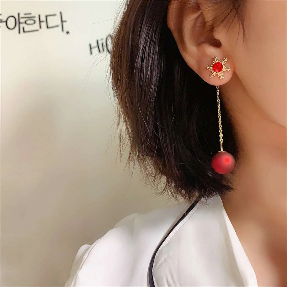 High-End Red Resin Goldtone Zirconia-Accent Snowflake Ear Jackets High-Grade