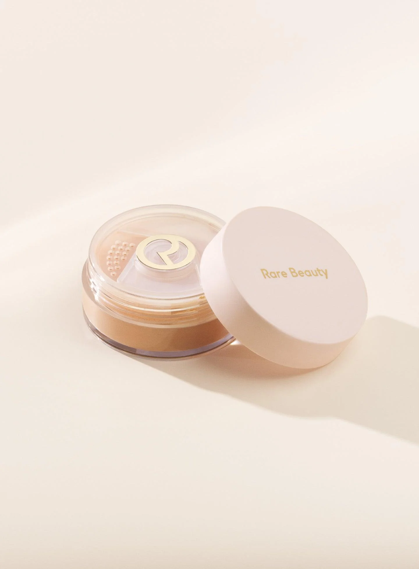 Crafted Rare Beauty An Optimist Soft Radiance Setting Powder Medium Consistent