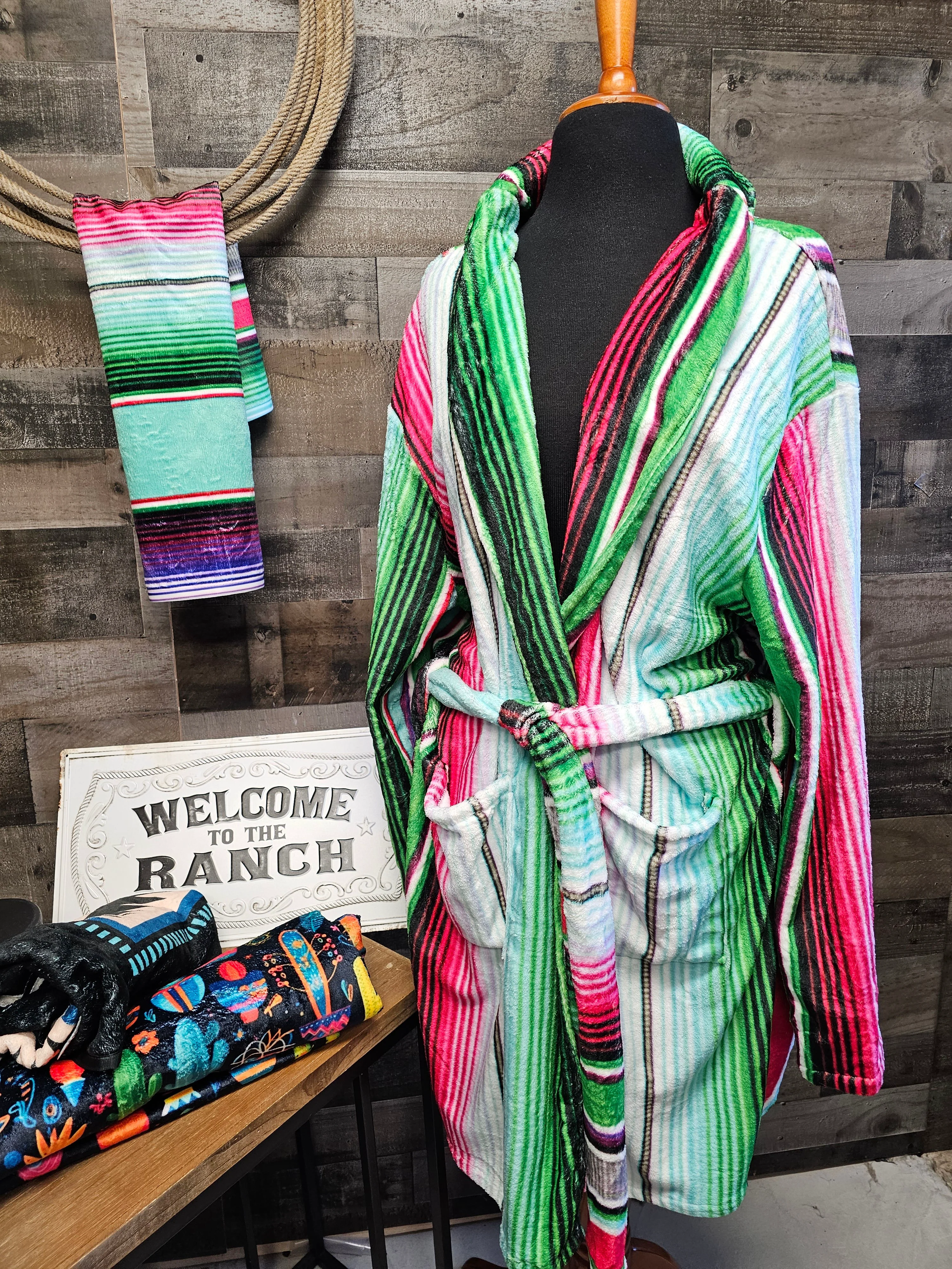 Durable Sample Turquoise Serape Women's Western Bath Robe size LARGE Enhanced