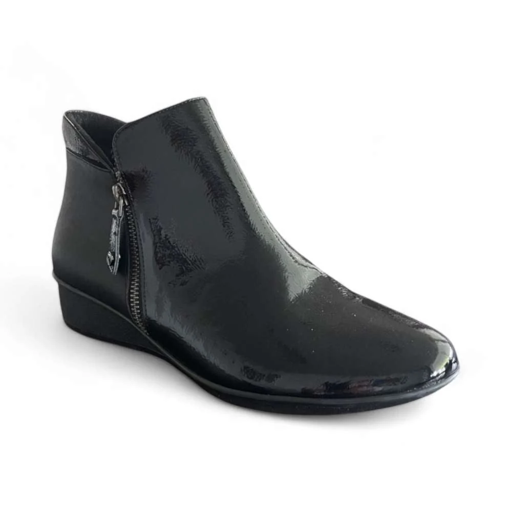 First-Class Damascus Wedged Boot - Black Patent Expertly Made