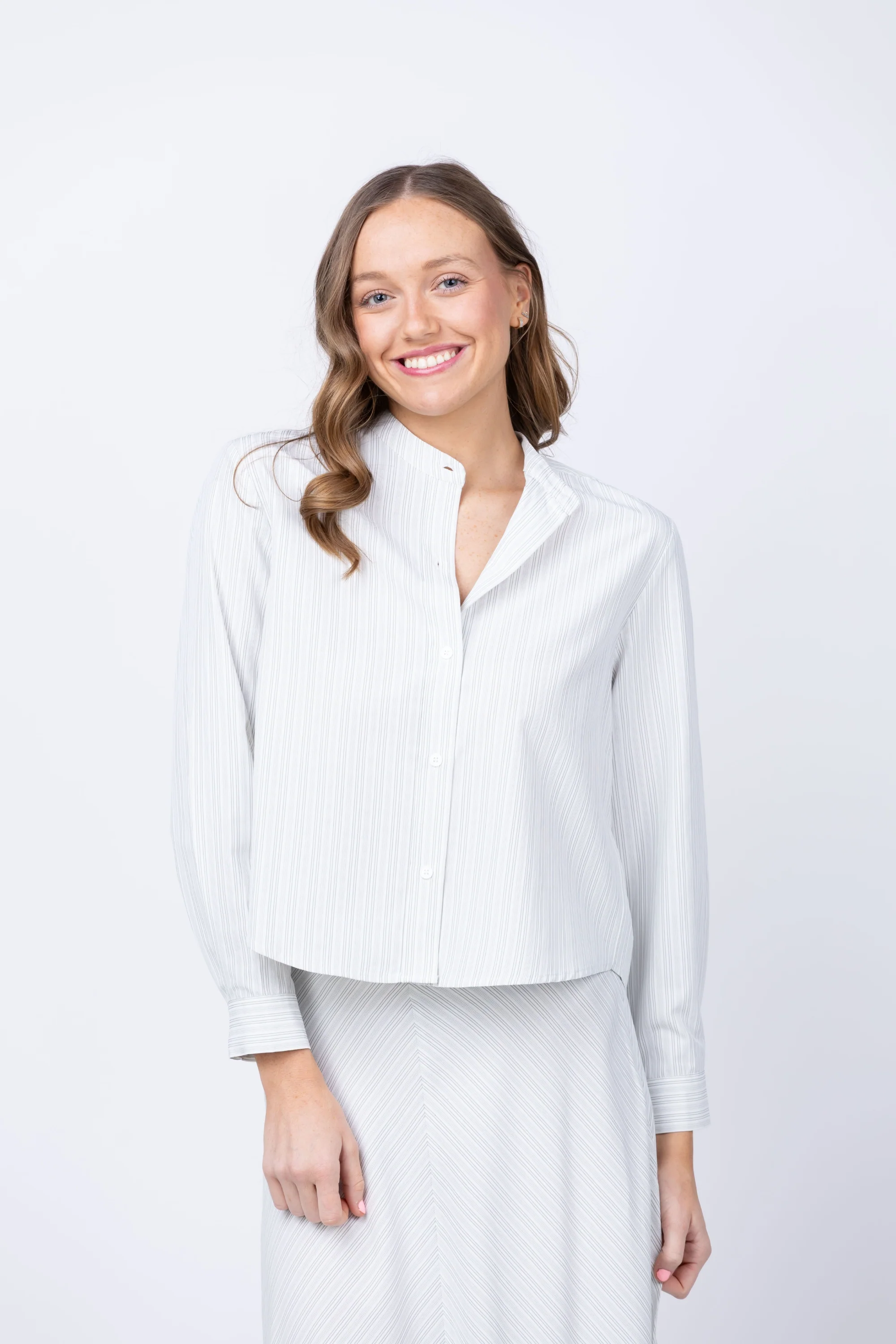 Crafted We Are Sundays Sadie Shirt in Silver Top Stitch Professional