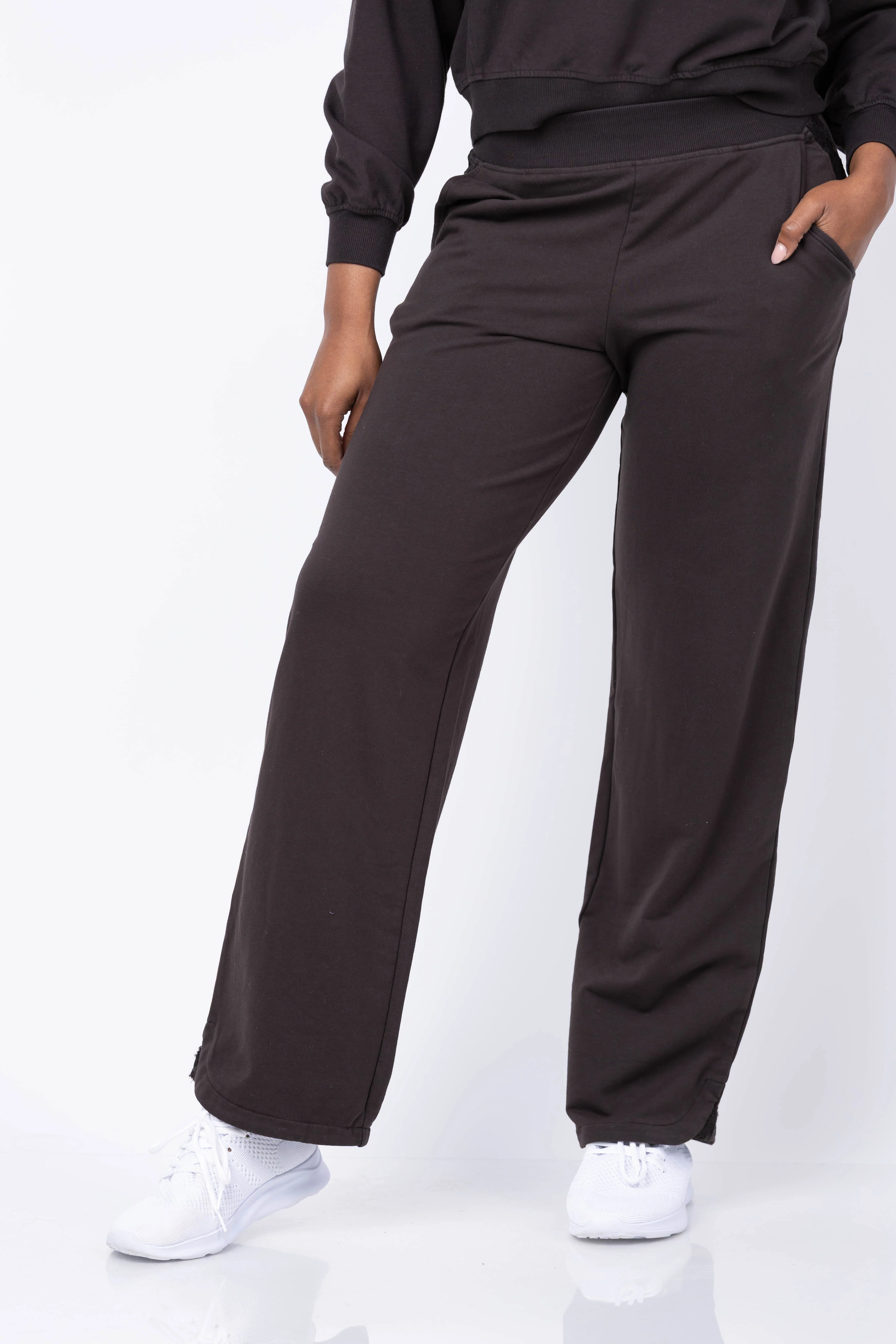 World-Class We Are Sundays Levine Pants in Espresso Certified