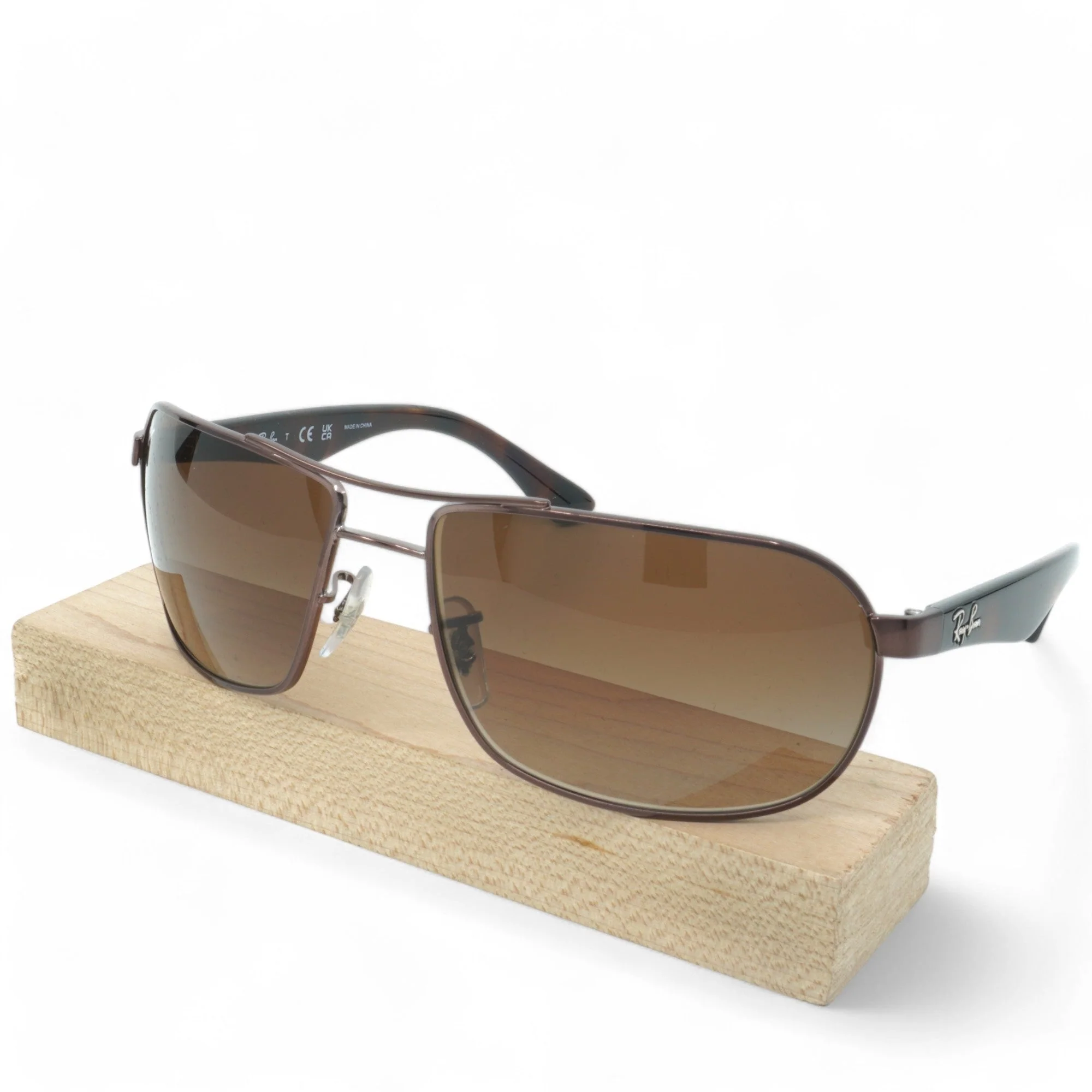 Traditional Ray-Ban Square Sunglasses Expertly Made