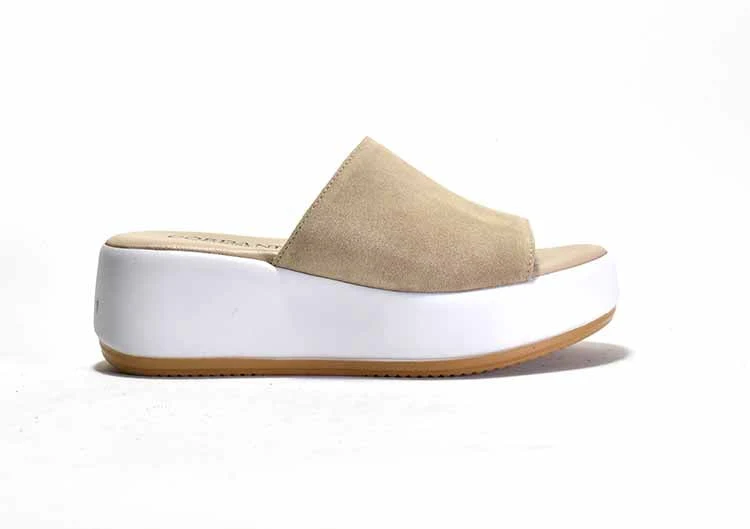 Classic Cordani Chelsea Slide in Crosta Visone Expertly Made
