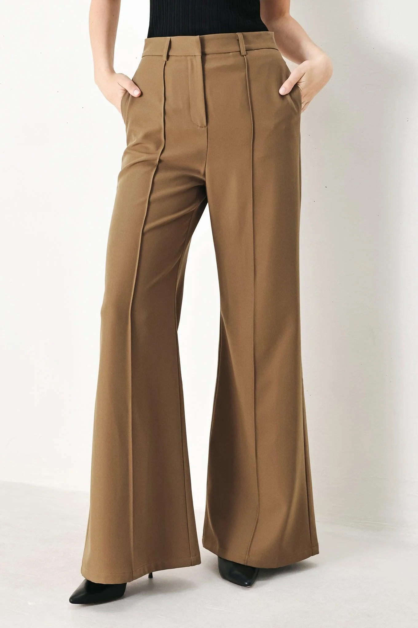 Exclusive Rich Silhouette Woven Pants Relaxed
