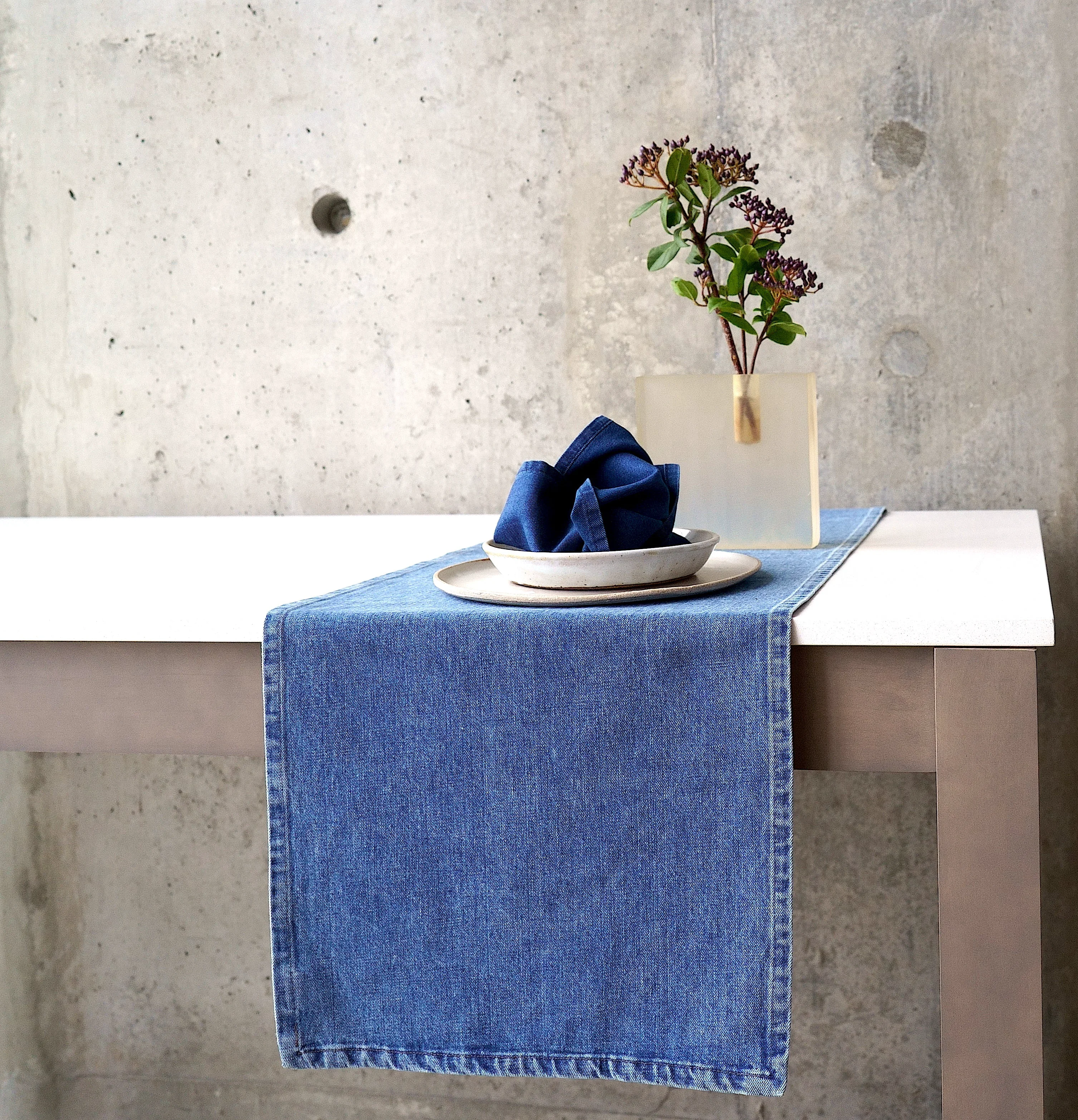 Pure Table Runner Modern