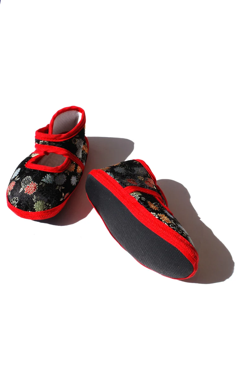 Responsible baby shoes - black print with red Practical