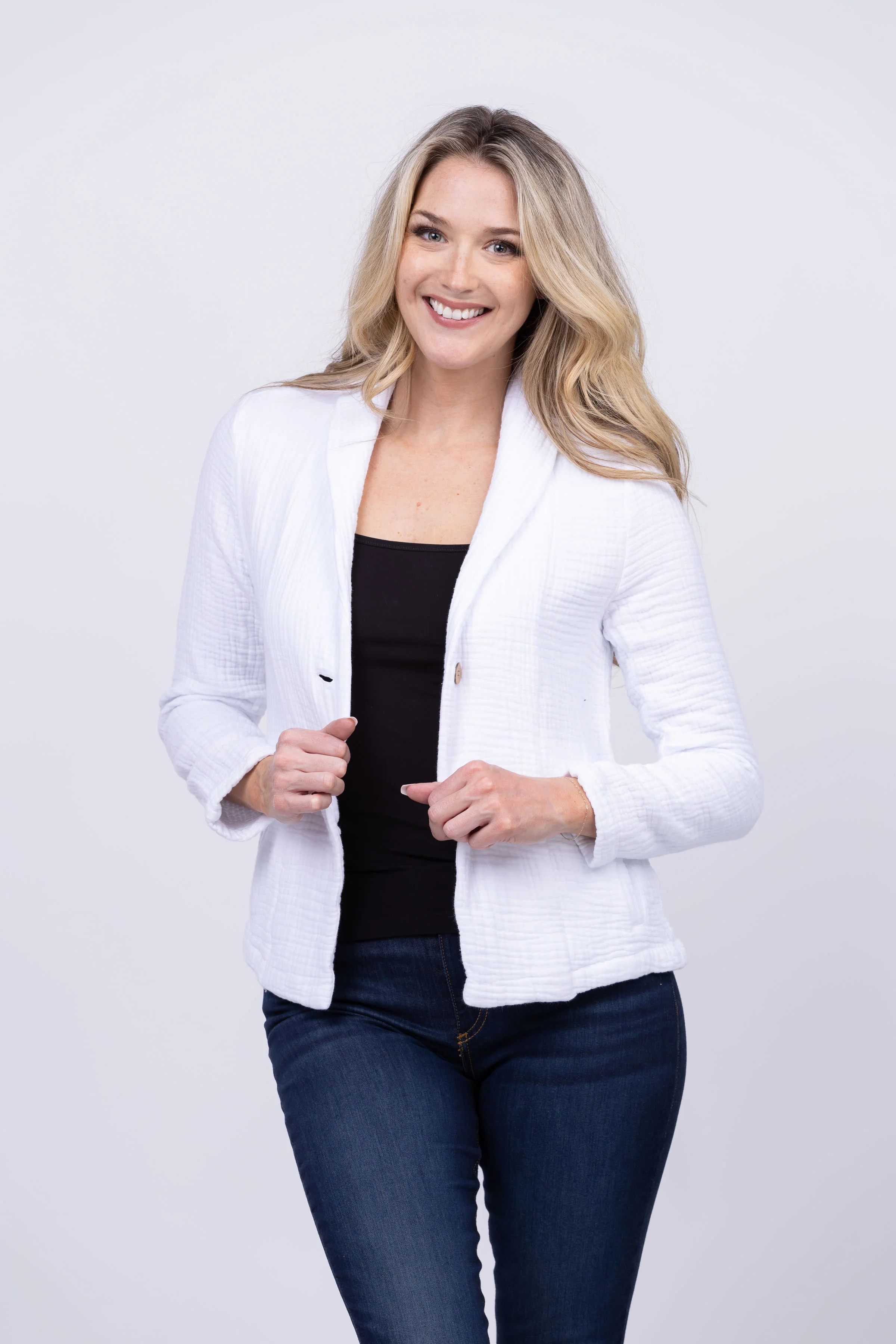 Lightweight Dylan Blake Blazer in White Trendy